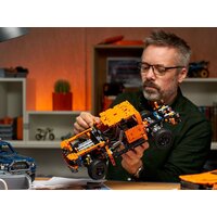 LEGO Technic 42126 Ford F-150 Raptor Image #16