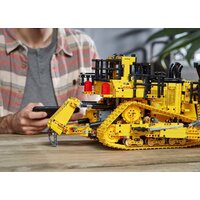LEGO Technic 42131 Бульдозер Cat D11 на пульте управления Image #11