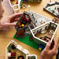 LEGO Icons 11371 Торговая улица Image #14