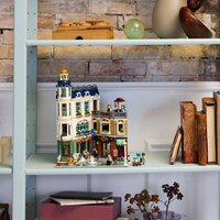 LEGO Icons 11371 Торговая улица Image #15