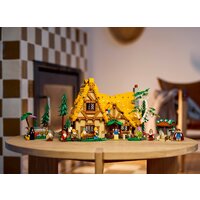 LEGO Disney 43242 Домик Белоснежки и семи гномов Image #12