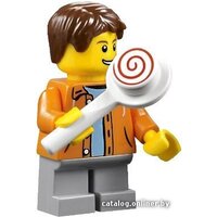 LEGO 10235 Winter Village Market Image #7